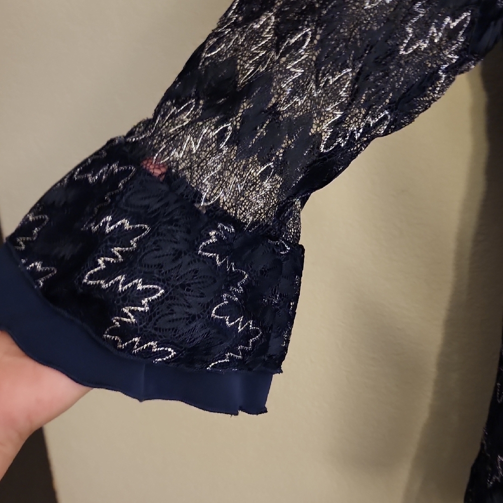 New Directions Navy and White Lace Blouse - Picture 3 of 6